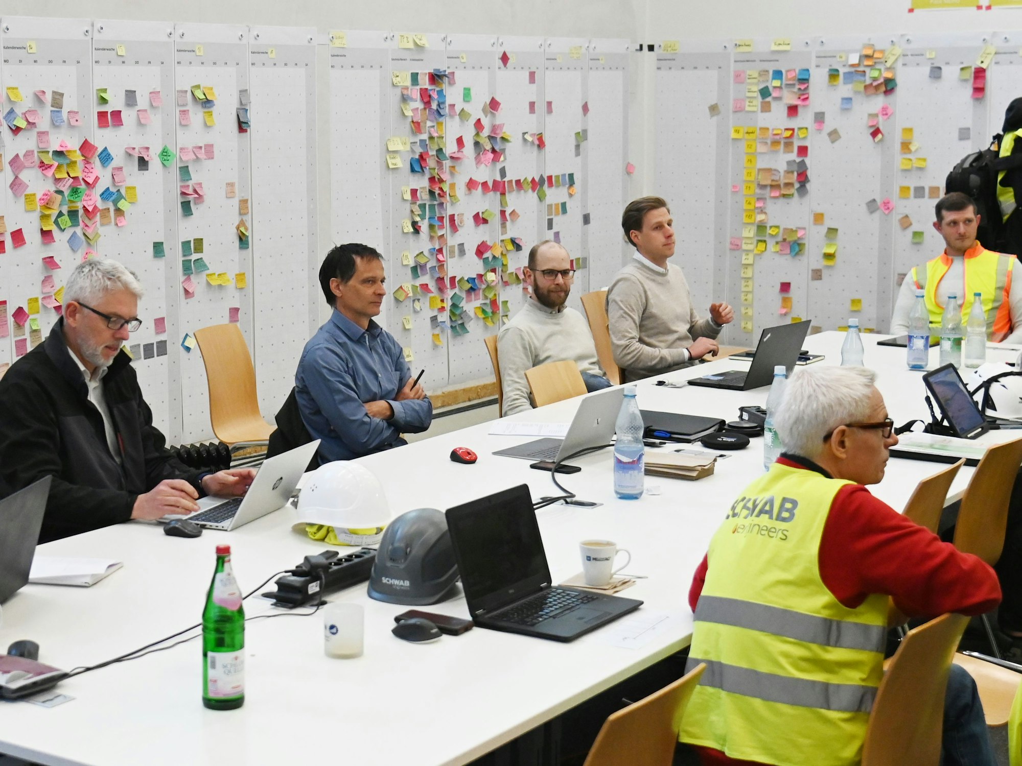 Blick in den Steuerrungsraum der Opern-Baustelle.