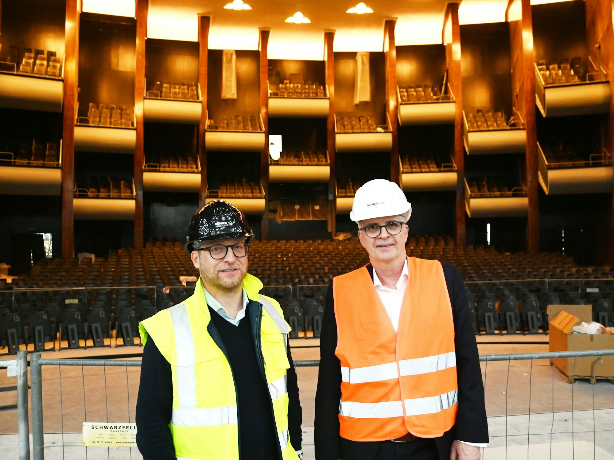 Markus Greitemann, Beigeordneter für Planen und Bauen der Stadt Köln, und Projektleiter Prof. Jürgen Marc Volm in der Oper.