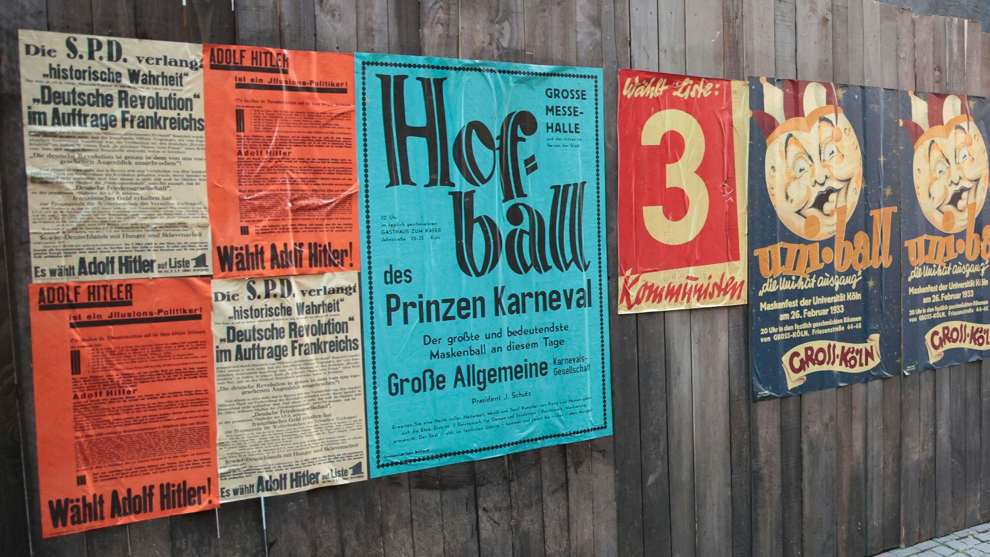 „Wählt Adolf Hitler!“ Eins der Wahlplakte, die für den Filmdreh am Eigelstein hängen.