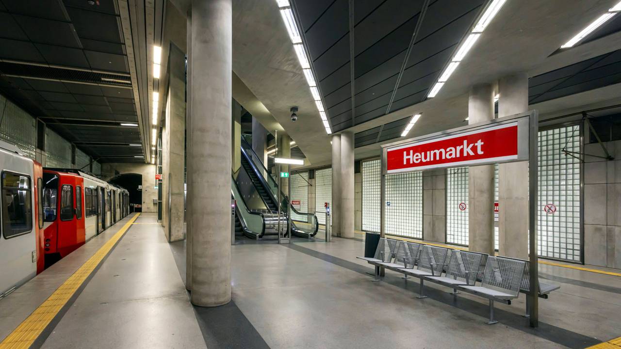 Die unterirdische KVB-Haltestelle am Heumarkt.