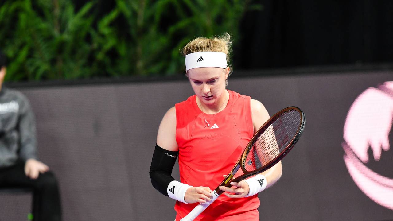 Francesca Jones bei einem Tennis-Match.