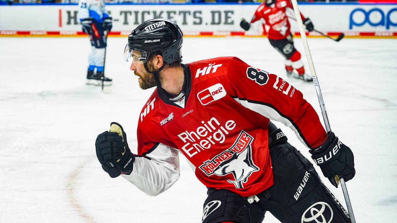 Haie-Profi Alexandre Grenier jubelt und ballt die Faust.