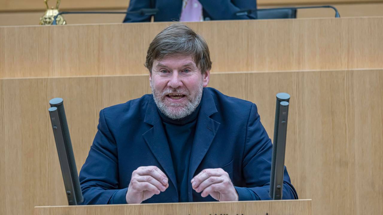 Zu sehen ist Dr. Markus Rösler bei der 106. Plenarsitzung des Landtags von Baden-Württemberg am 23.10.2024 in Stuttgart, Baden-Württemberg, Deutschland.