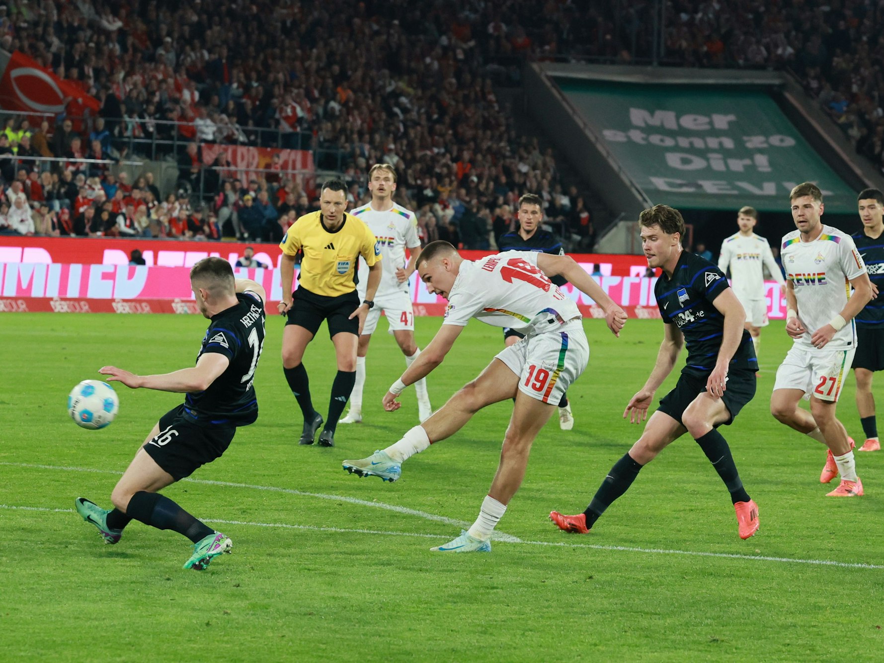 Szene aus der Partie des 1. FC Köln gegen Hertha BSC.