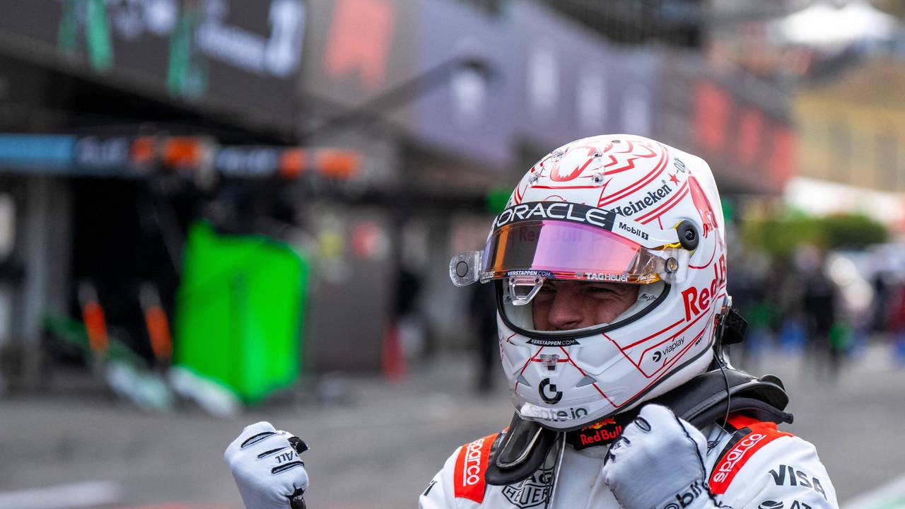 Max Verstappen jubelt in Suzuka.