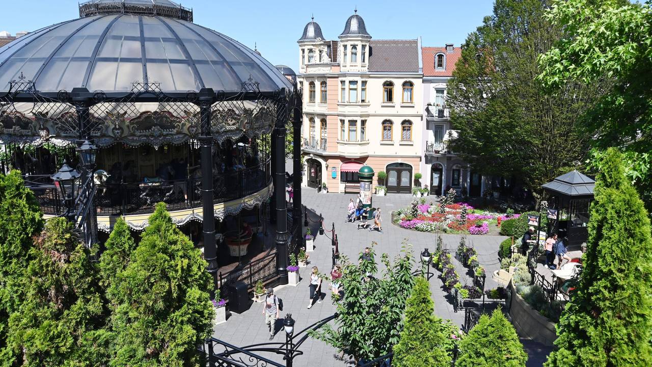 Blick auf das „Phantasialand“ in Brühl (Archivbild): Wie kaum ein anderer Freizeitpark der Freizeitpark mit Platzproblemen zu kämpfen.