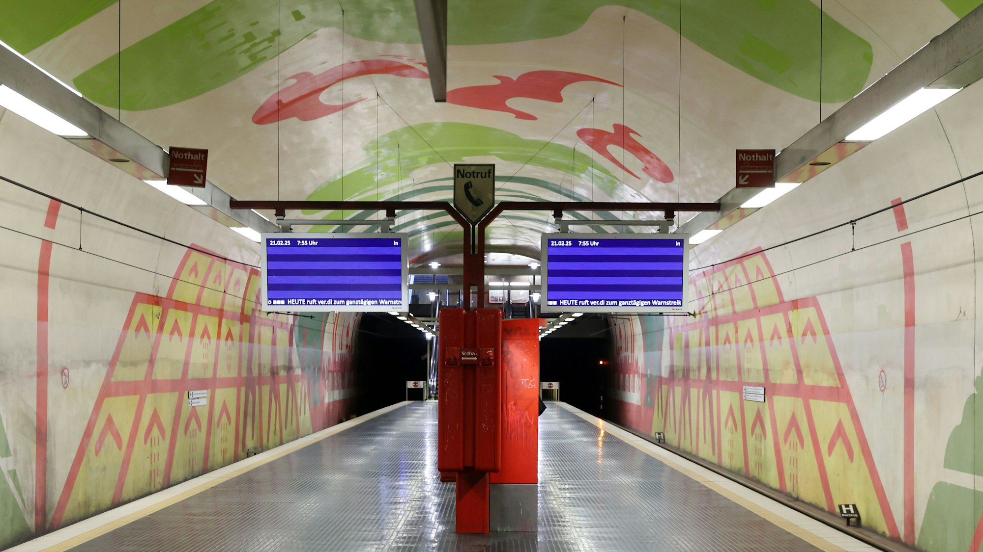 Immer wieder sorgten Streiks, wie hier am 21. Februar 2025, für Stillstand in Köln. Jetzt gibt es eine Einigung.