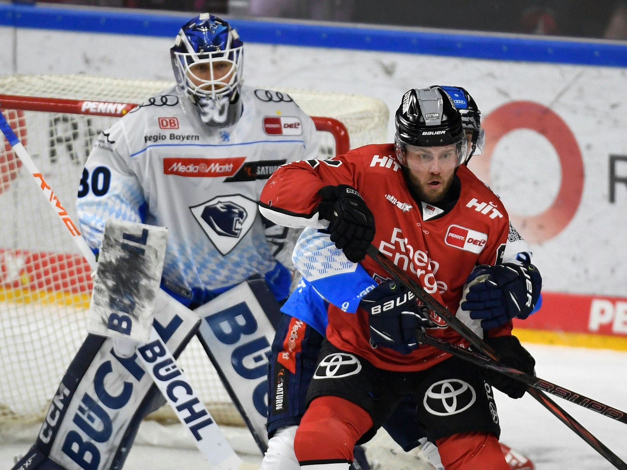 Keeper Christian Heljanko und Parker Tommie in Aktion.