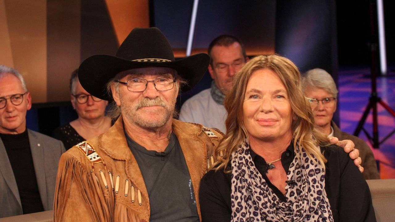 Konrad Konny Reimann deutscher Unternehmer Auswanderer mit Ehefrau Manu zu Gast in der NDR Talkshow , aus dem Studio 3 beim NDR am Freitag 20.10.2022 in Hamburg.