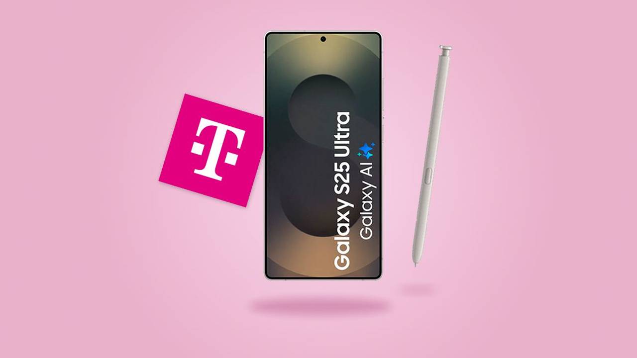 Samsung Galaxy S25 Ultra mit Telekom Logo vor einem rosa Hintergund.