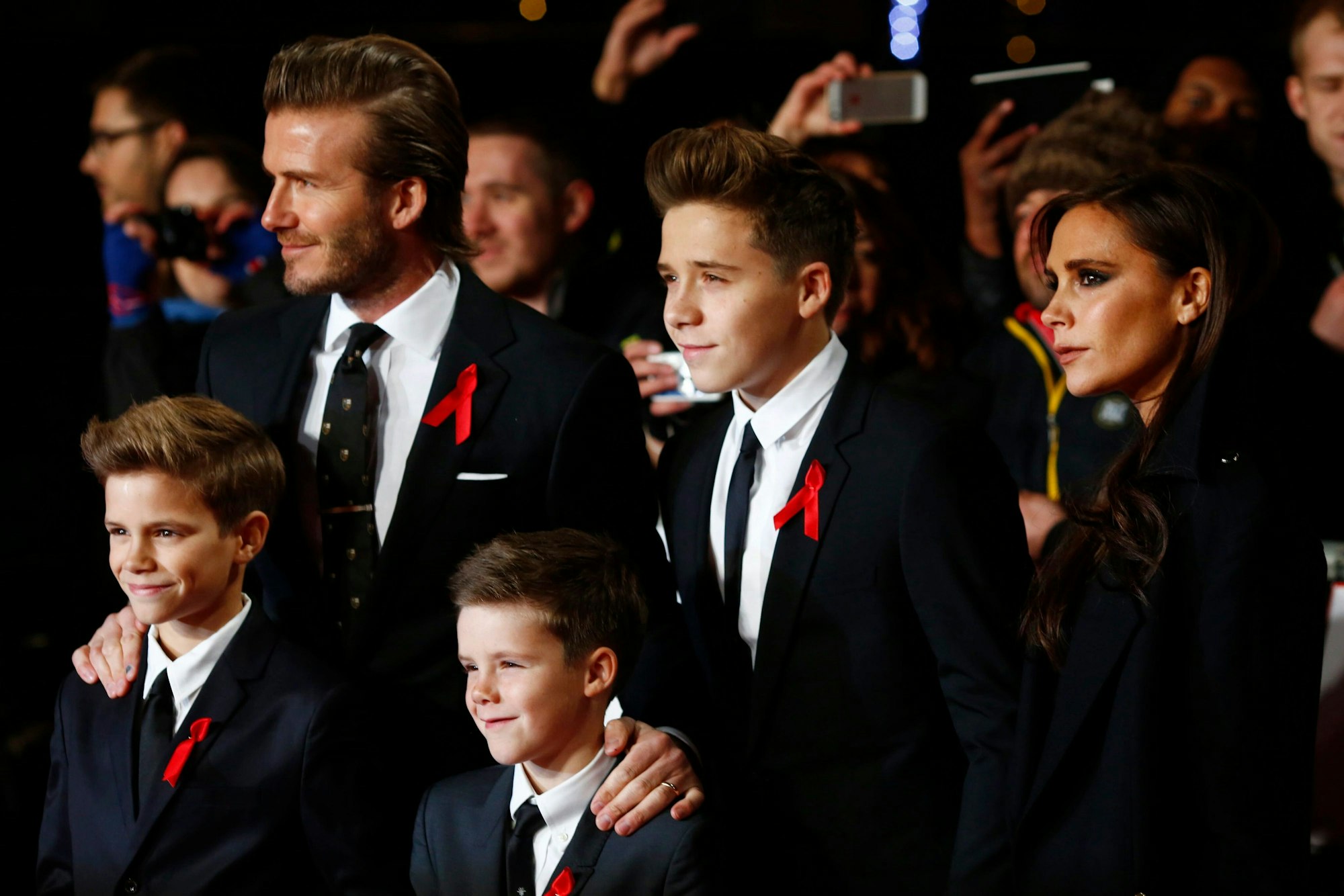 David und Victoria Beckham im Dezember 2013 mit ihren Söhnen Brooklyn, Romeo und Cruz. Die Familie wurde damals von Craig Ainsworth beschützt.