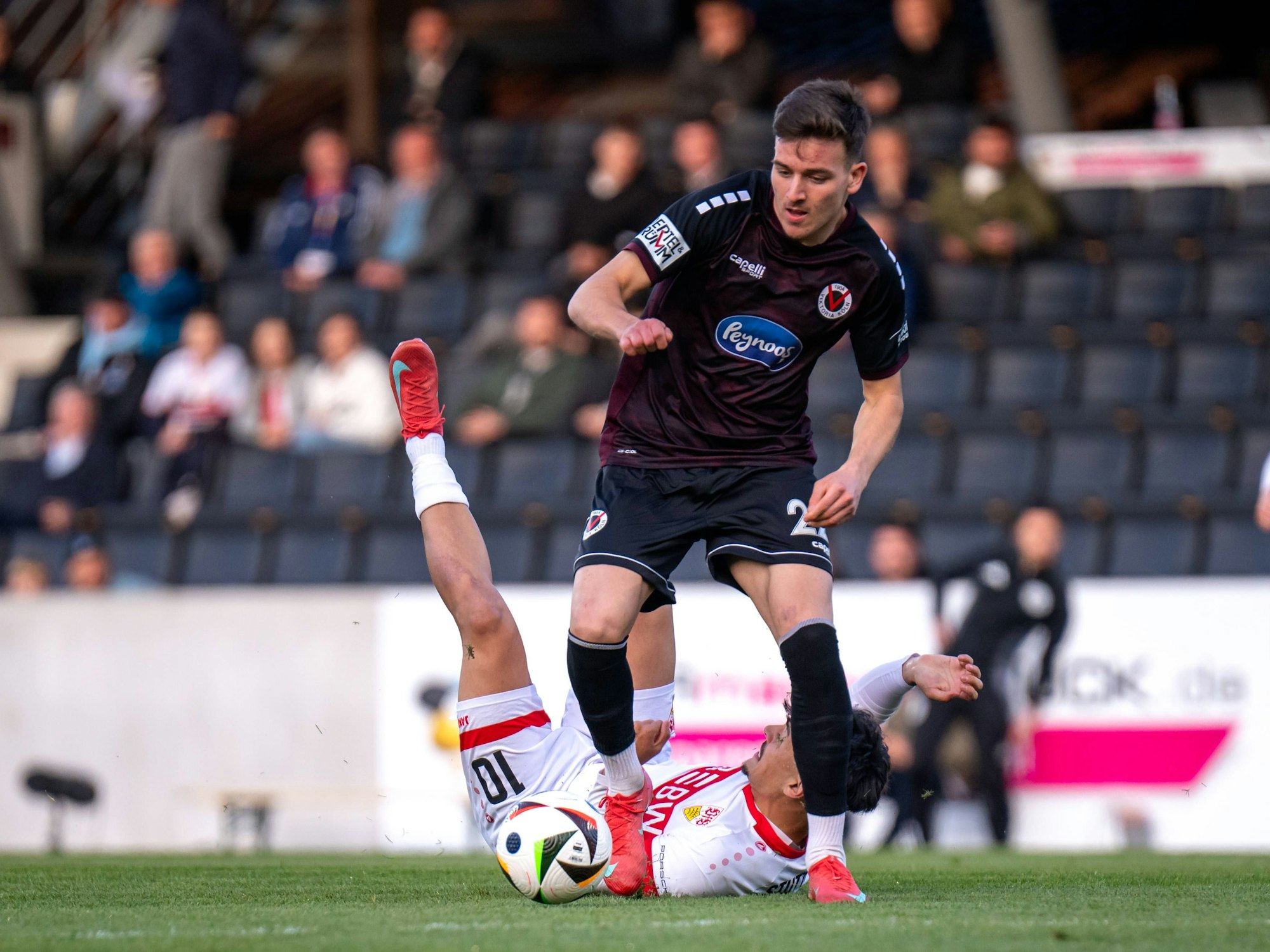 Said El Mala (l.) mit Ball in Aktion.