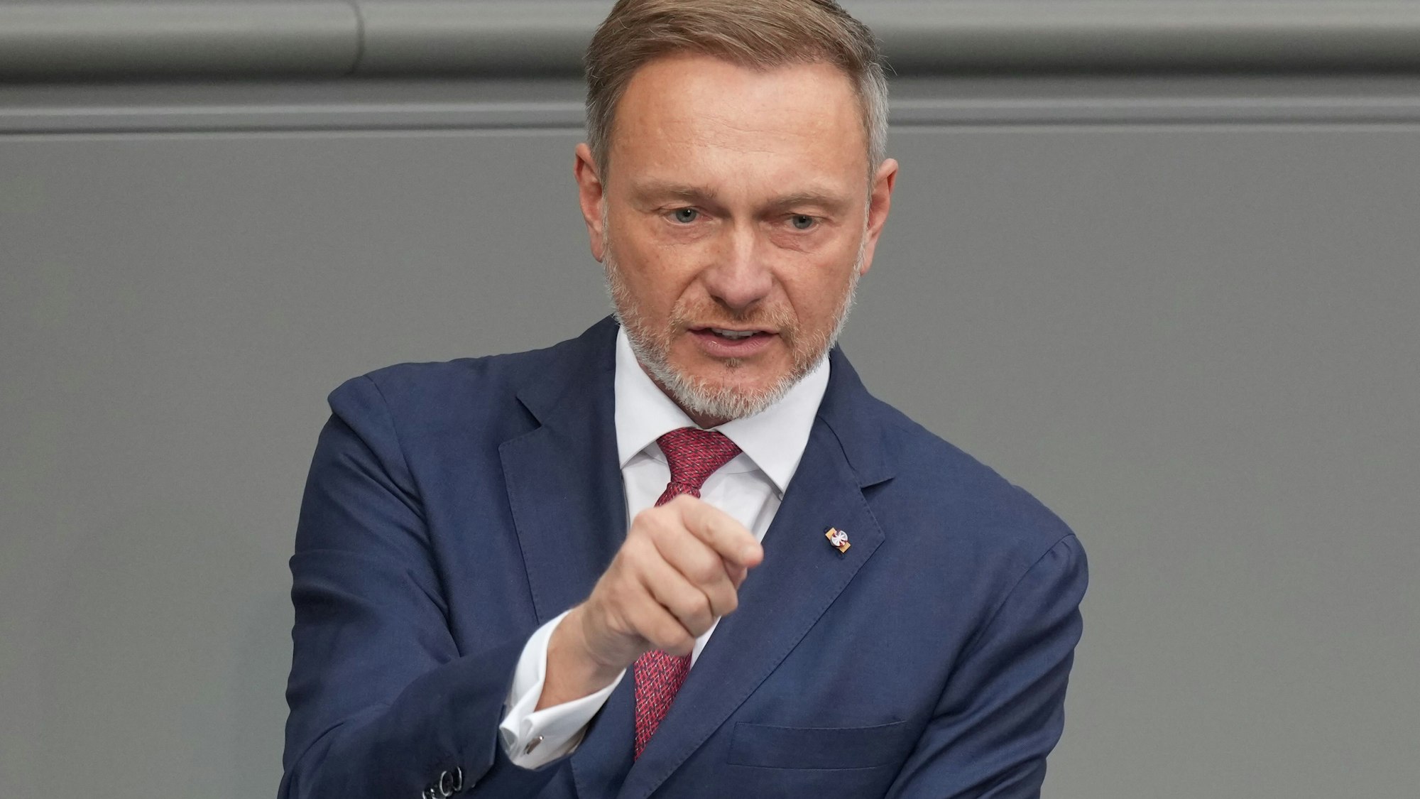 Christian Lindner (FDP, hier am 13. März im Berliner Bundestag) ist Vater geworden.