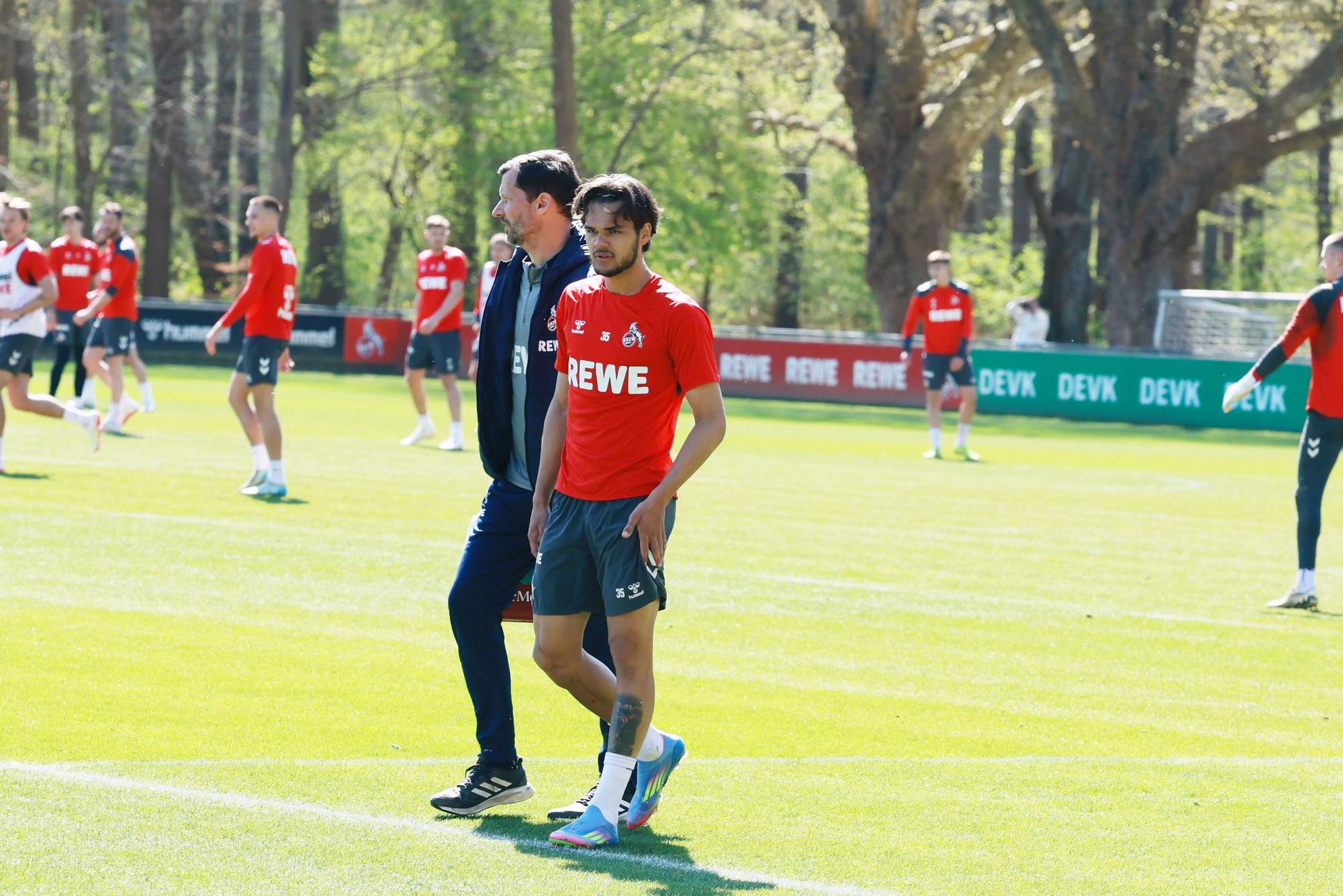 1. FC Köln, Training: Max Finkgräfe ging kurz vor Trainingsende vom Platz