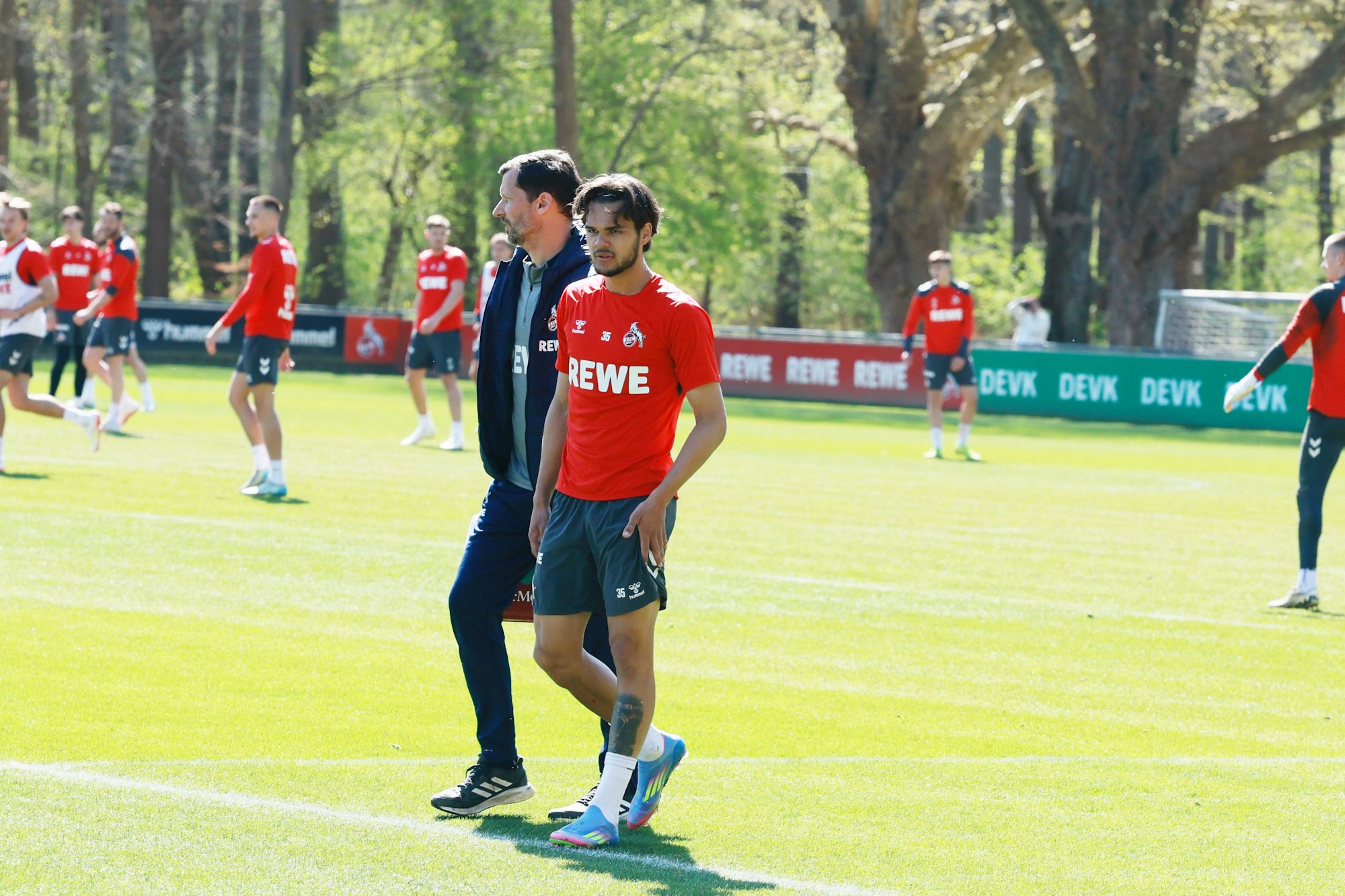 1. FC Köln, Training: Max Finkgräfe ging kurz vor Trainingsende vom Platz