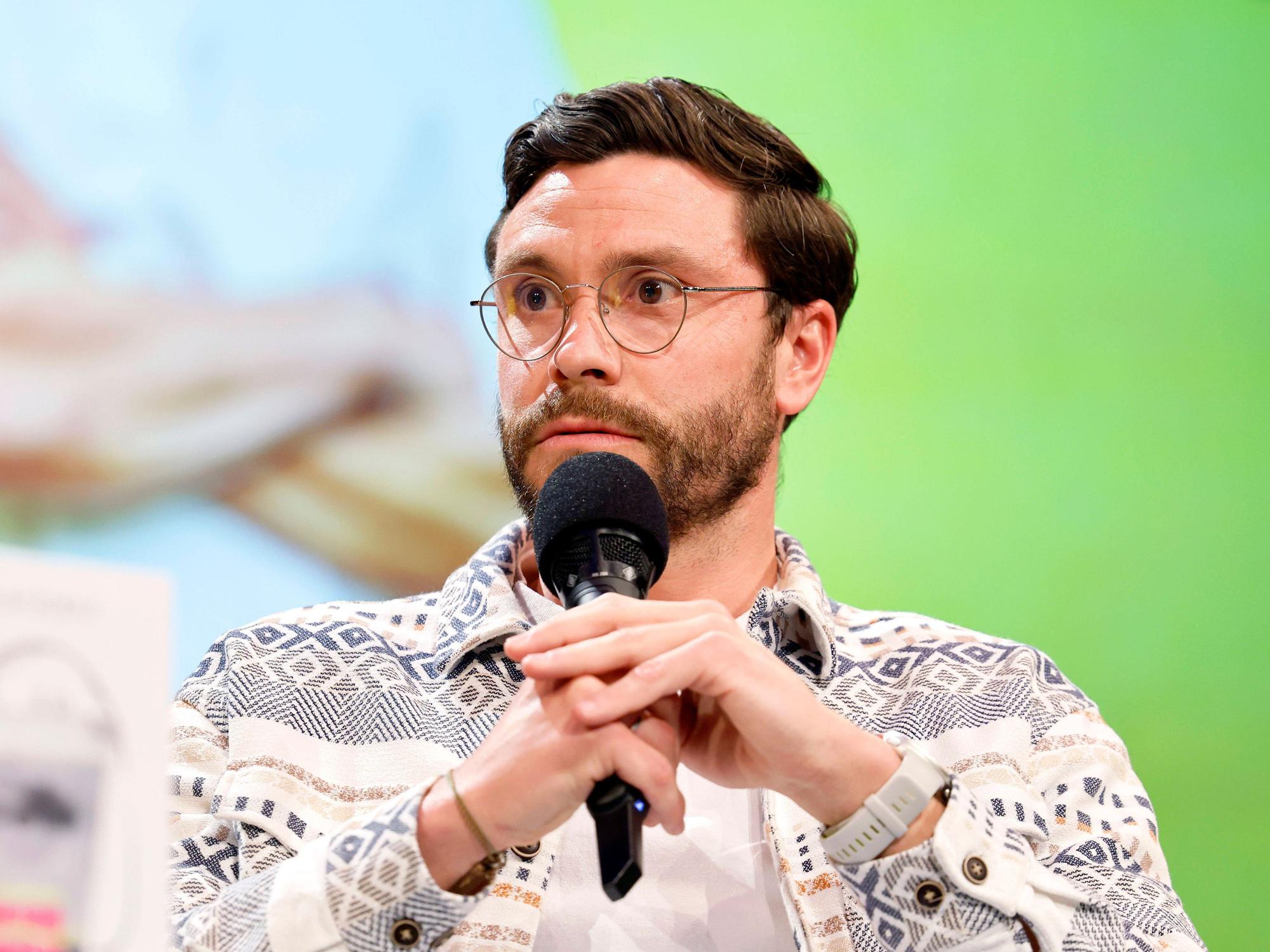 Fußballer Jonas Hector auf der Lit.Cologne 2025.