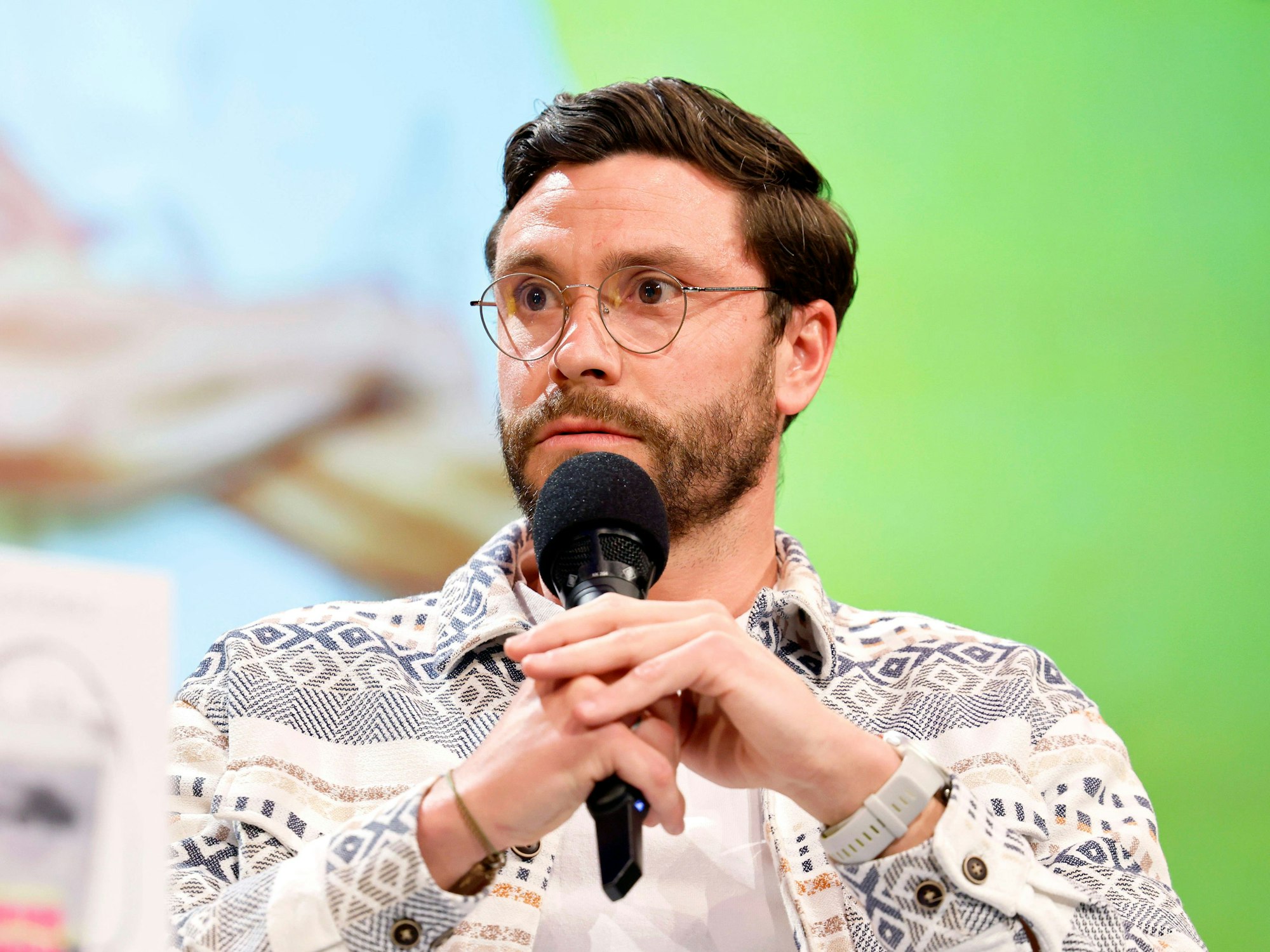 Fußballer Jonas Hector auf der Lit.Cologne 2025.