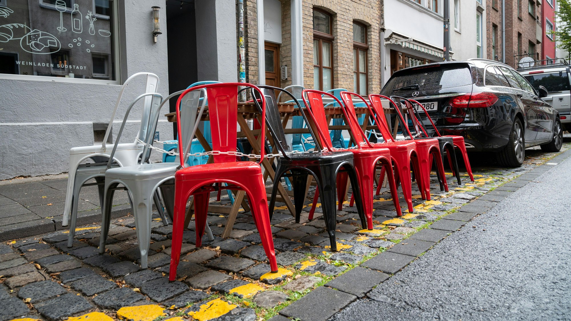 Außengastronomie auf Parkplätzen wie hier am 28. September 2020 in der Kölner Südstadt ist weiterhin erlaubt.