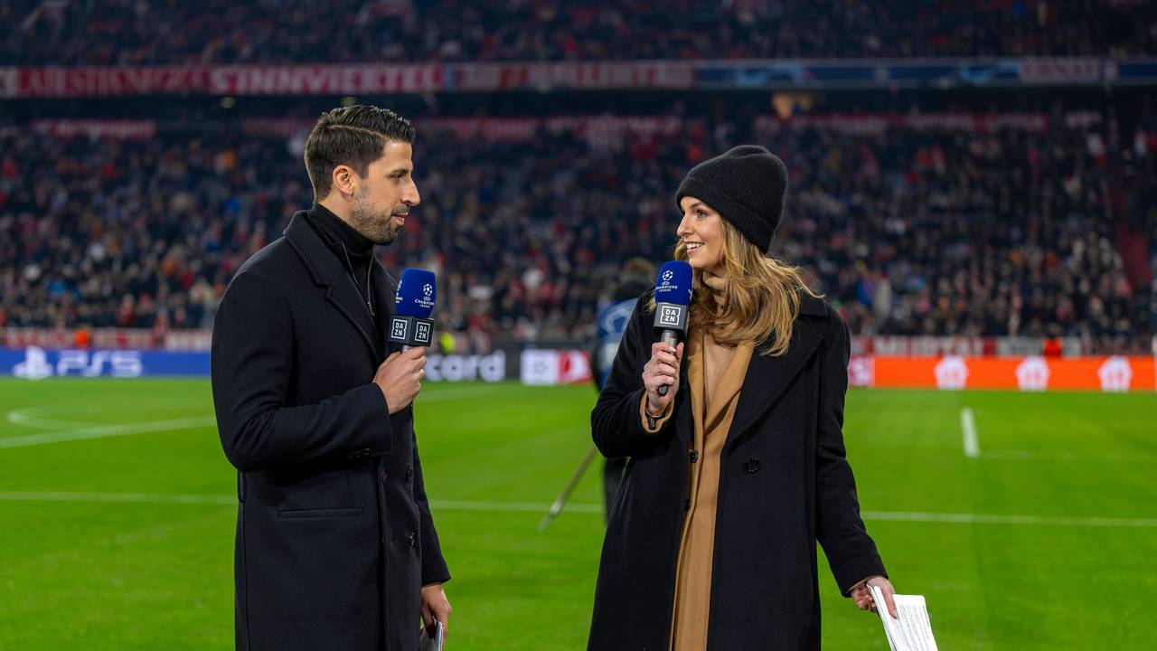 Sami Khedira und Laura Wontorra reden.