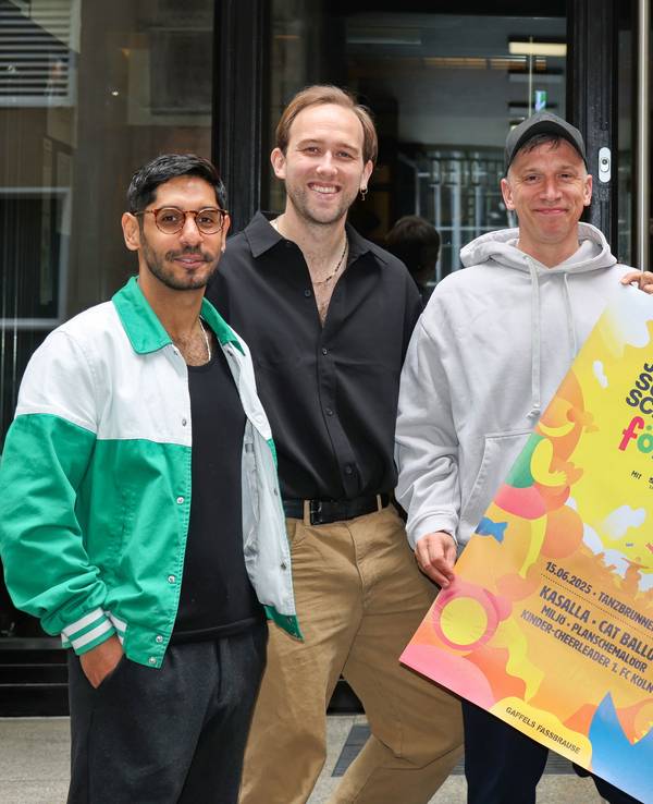 Juri Rother, Yannick Richter, Basti Campmann, Nils Schreiber und Hannes Feder posieren für „Jeck im Sunnesching för Pänz“.