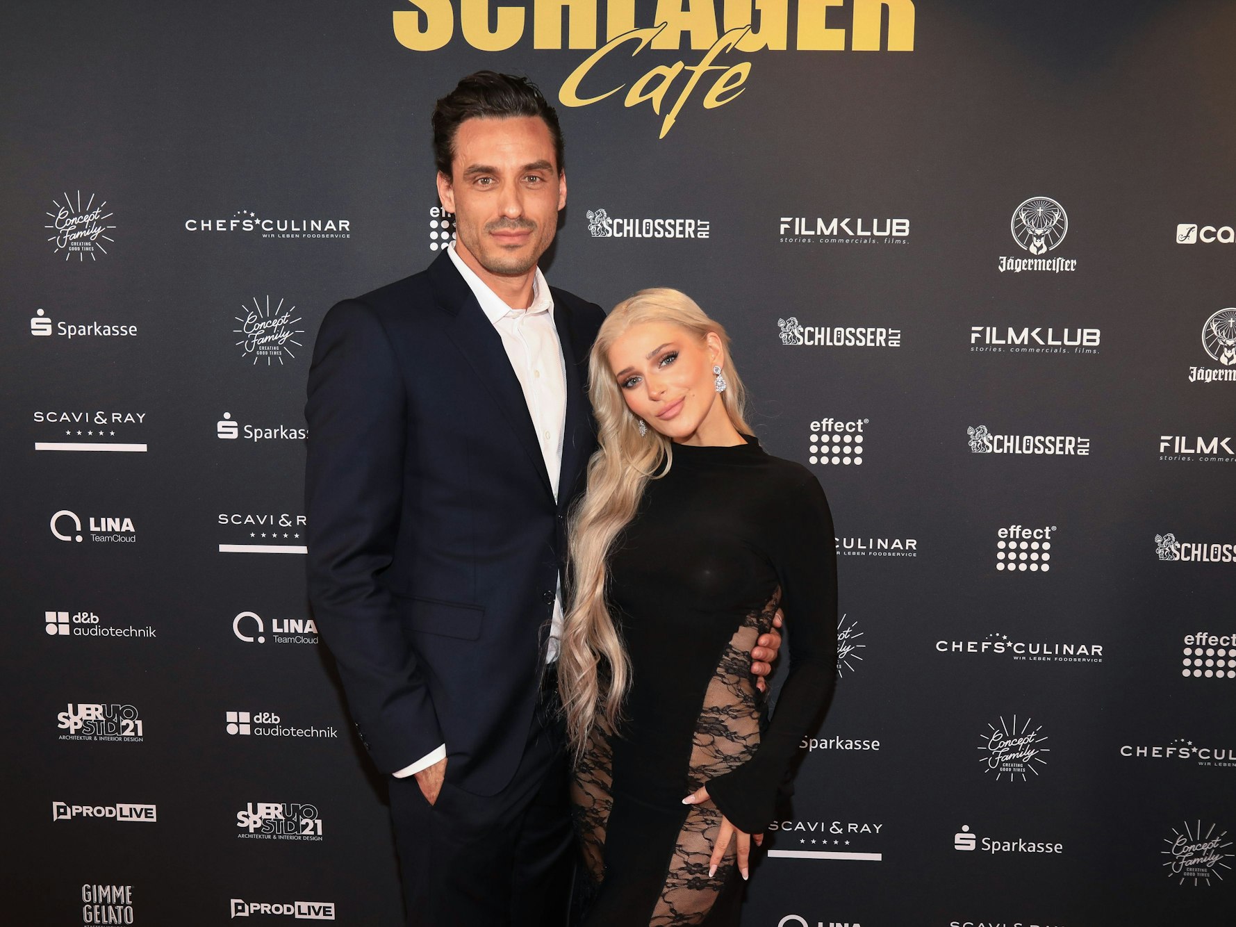 Marie Reim und ihr neuer Freund Raphael Wolf auf dem roten Teppich.