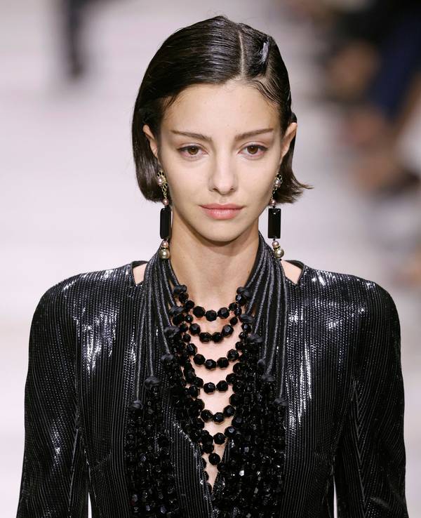 Lucy Markovic bei einer Armani-Show.