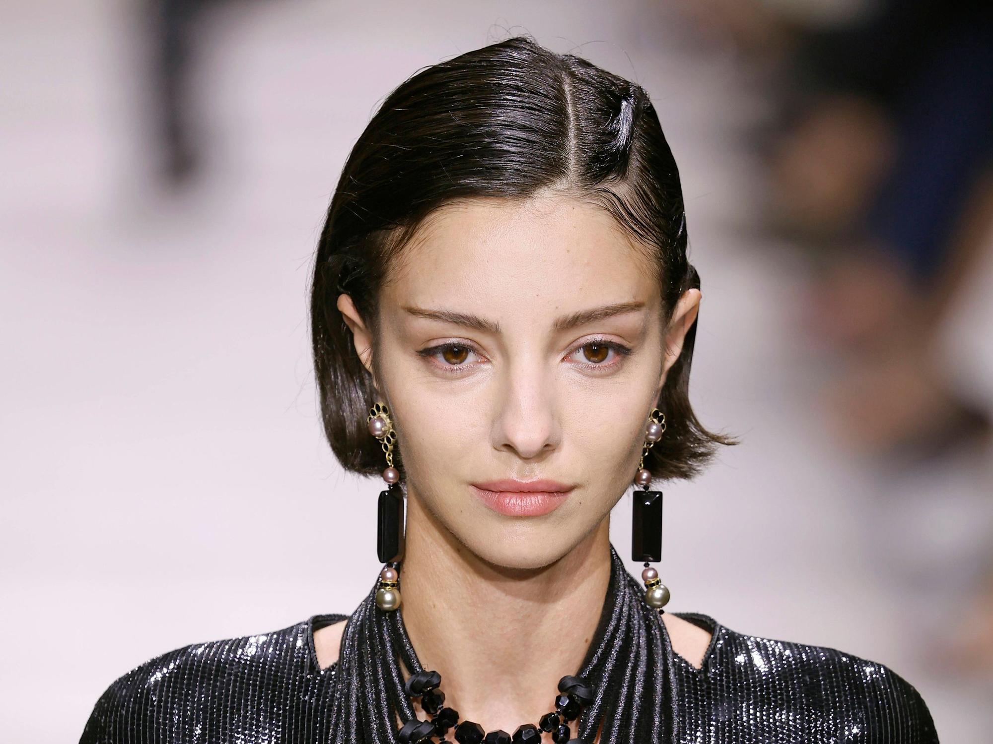 Lucy Markovic bei einer Armani-Show.
