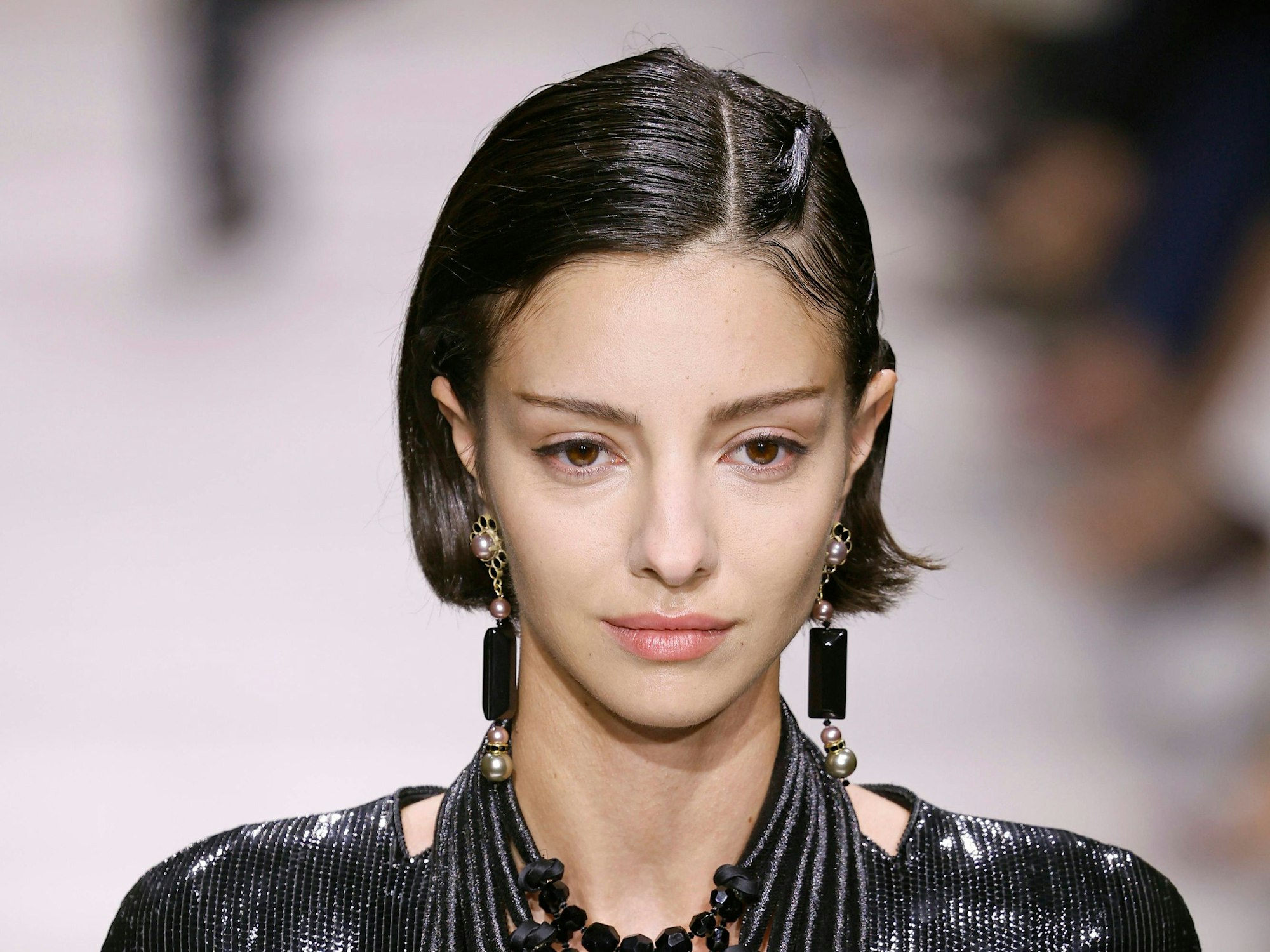 Lucy Markovic bei einer Armani-Show.