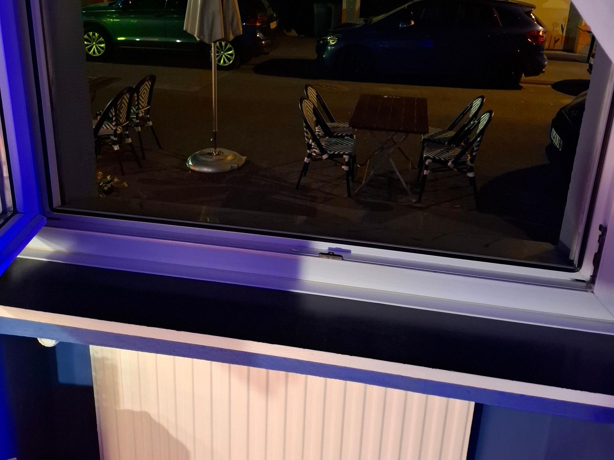 Blick aus dem Fenster einer Parterrewohnung in Köln.