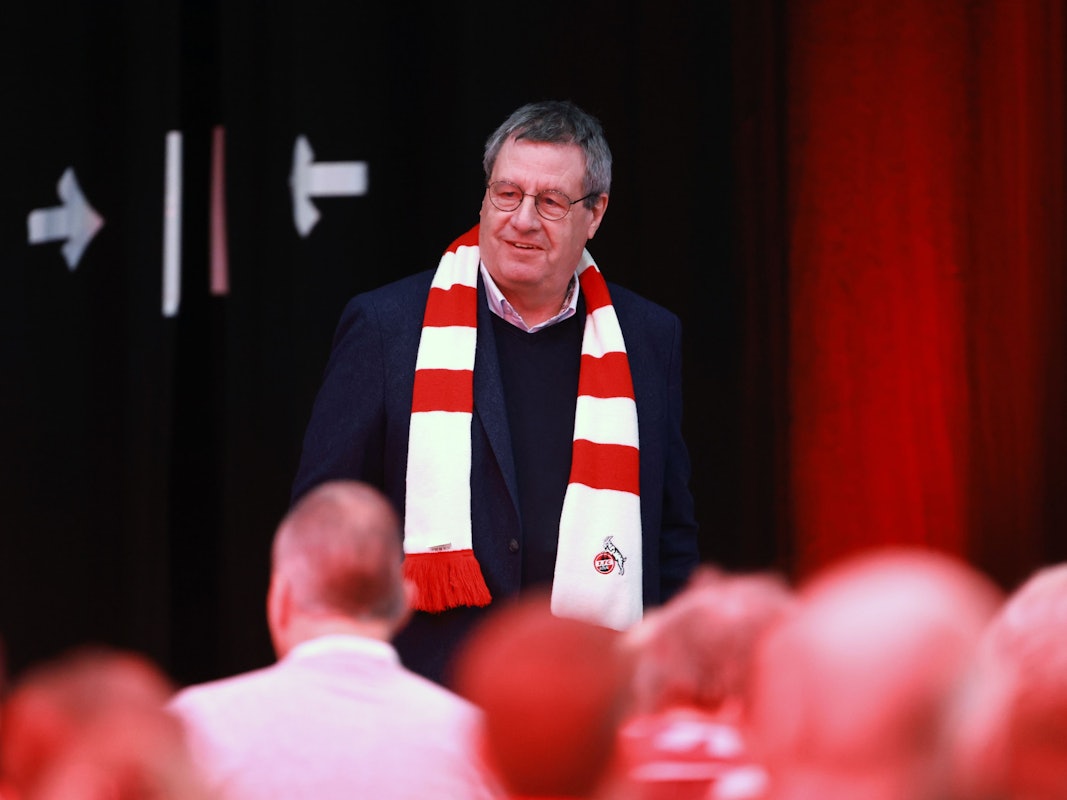 FC-Präsident Werner Wolf mit Schal um den Hals.