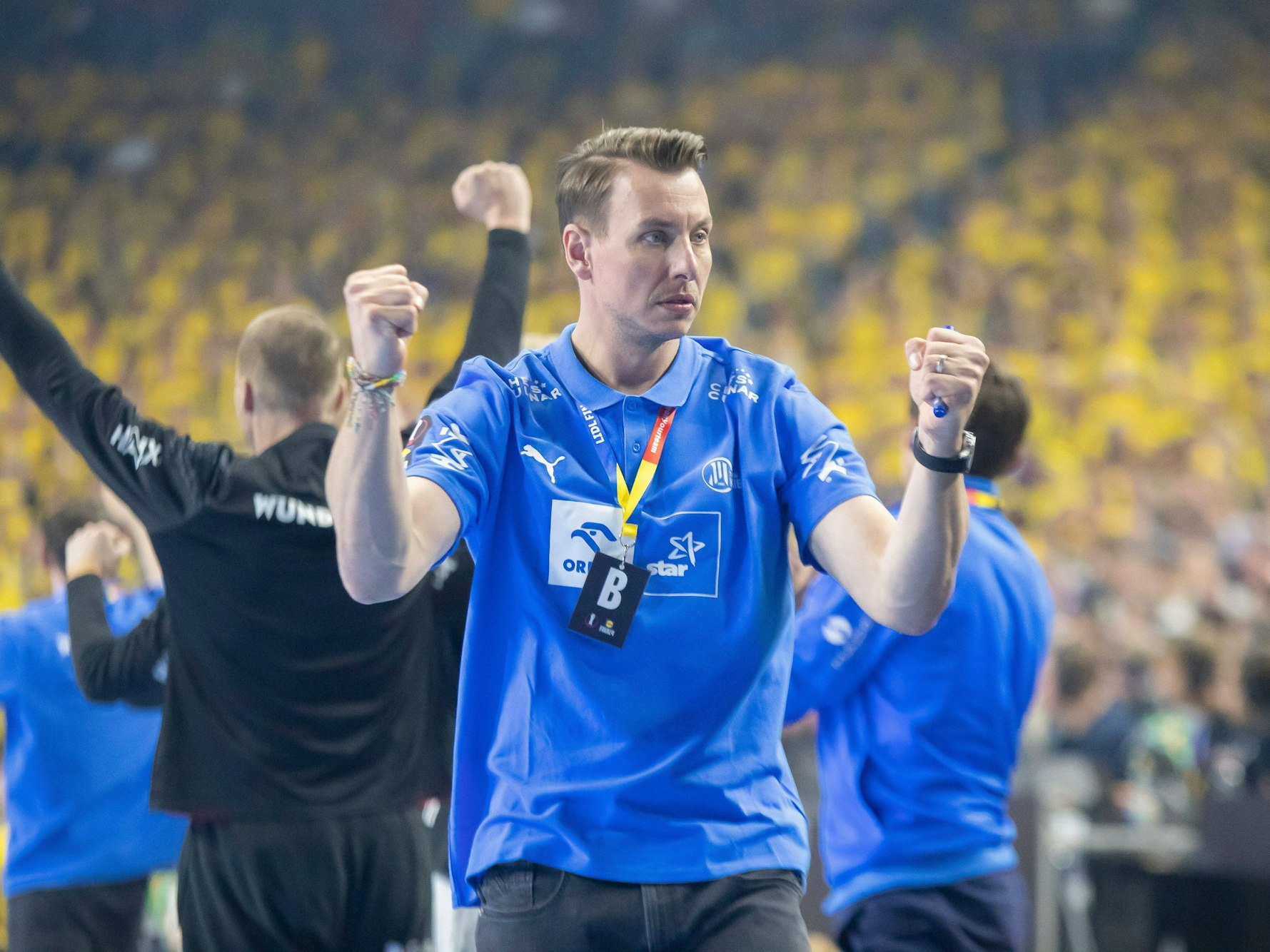 Trainer Filip Jicha vom THW Kiel jubelt.