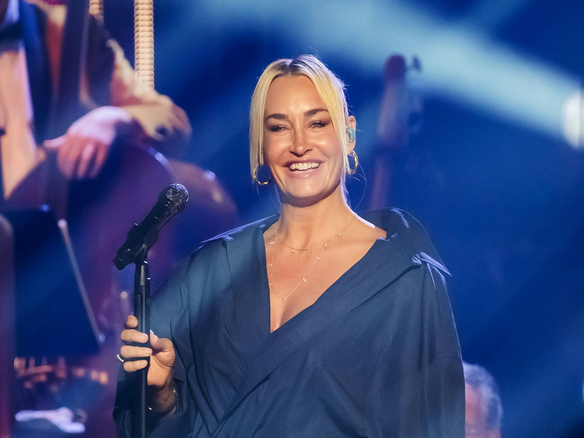 Sarah Connor im März 2025 bei der Aufzeichnung von 7„5 Jahre ARD - Die große Jubiläumsshow“. In einem Song rechnet die Sängerin mit ihren Hatern ab.