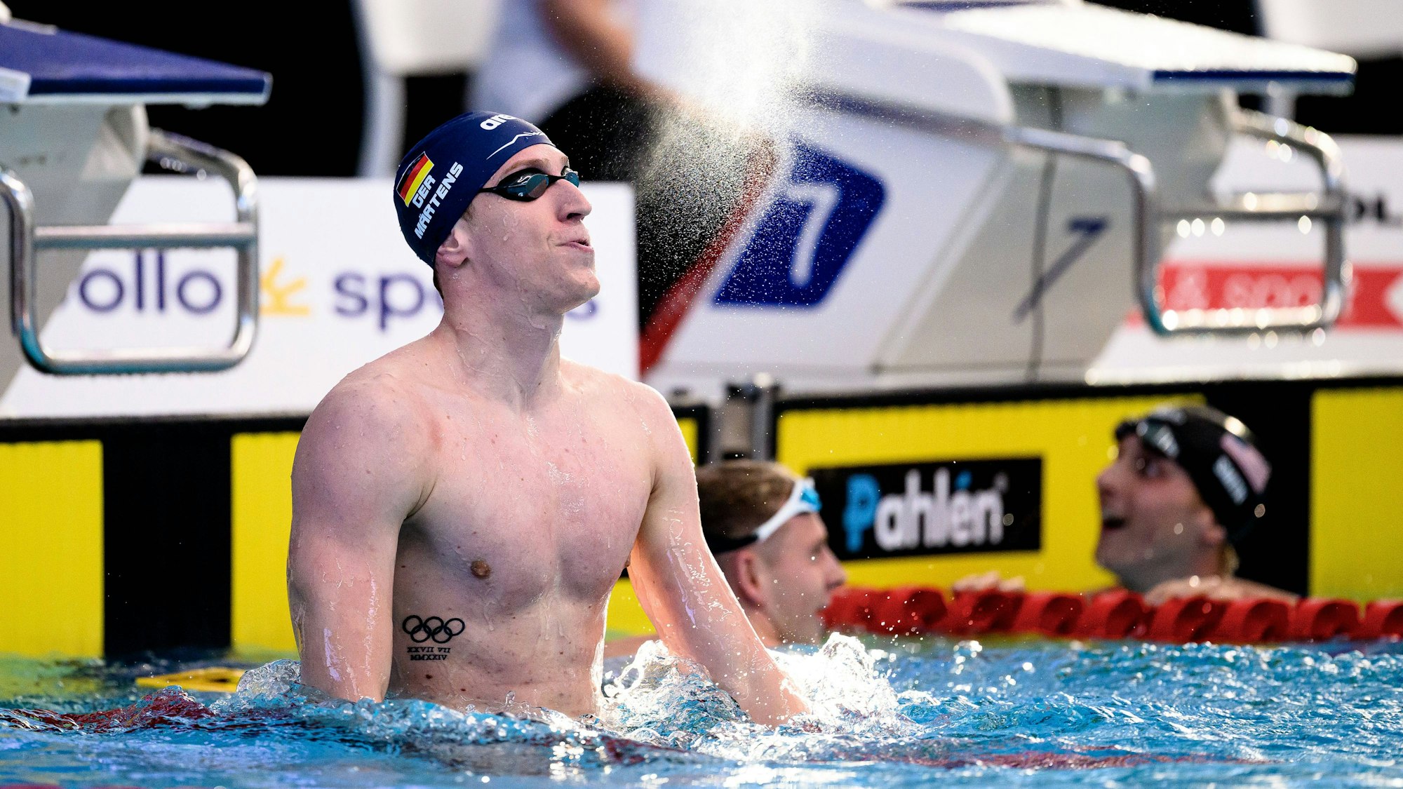Lukas Märtens nach den 400 Meter Freistil im Wasser.