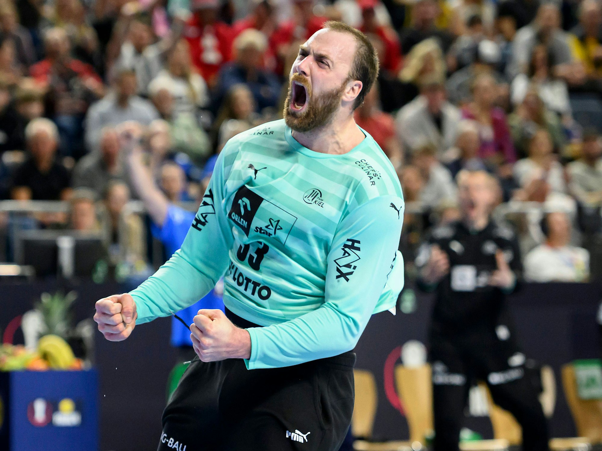 Jubel von Torwart Andreas Wolff auf dem Feld.