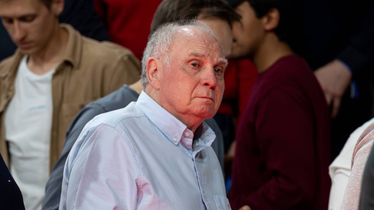 Uli Hoeneß bei einem Spiel der Basketball-Mannschaft des FC Bayern.