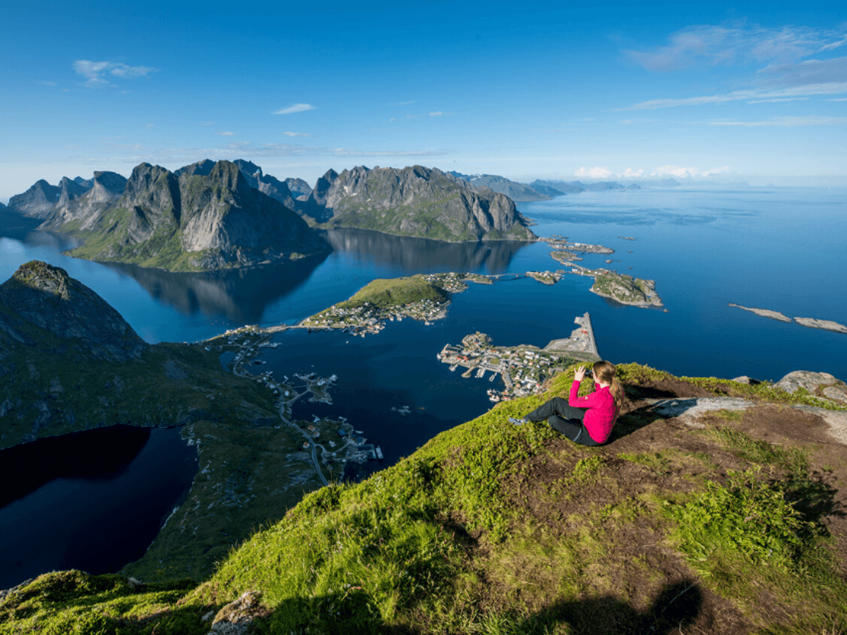 Bild vom Ausblick vom Berg Reinebringen auf den Lofoten.