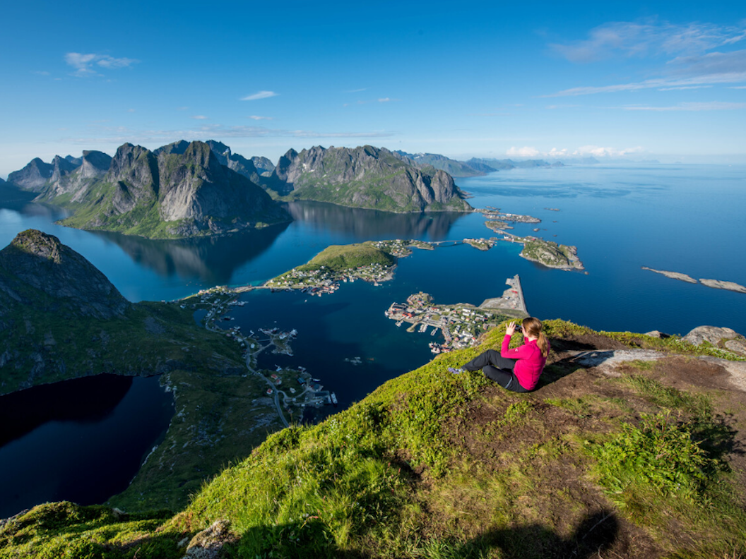 Bild vom Ausblick vom Berg Reinebringen auf den Lofoten.
