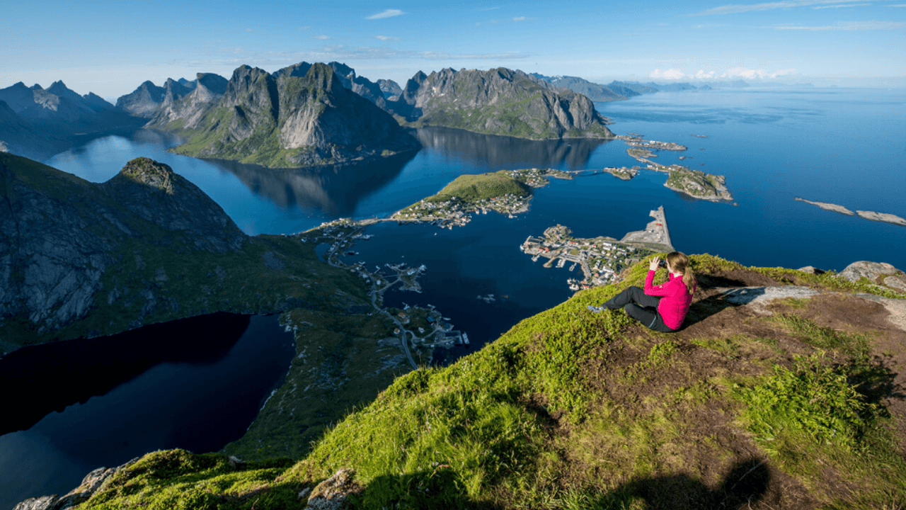 Bild vom Ausblick vom Berg Reinebringen auf den Lofoten.