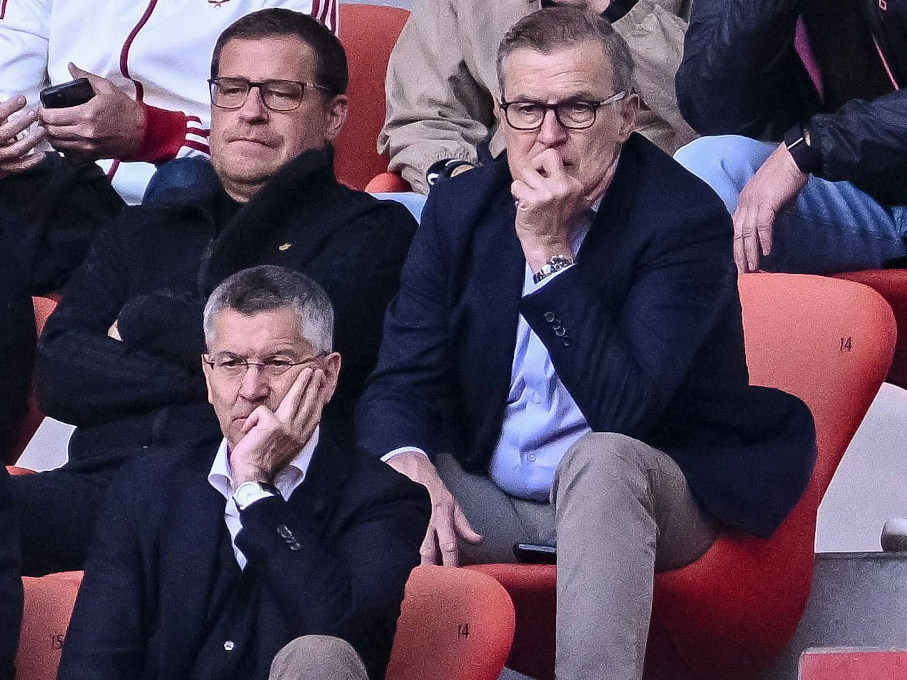 Max Eberl, Jan-Christian Dreesen und Herbert Hainer auf der Tribüne.