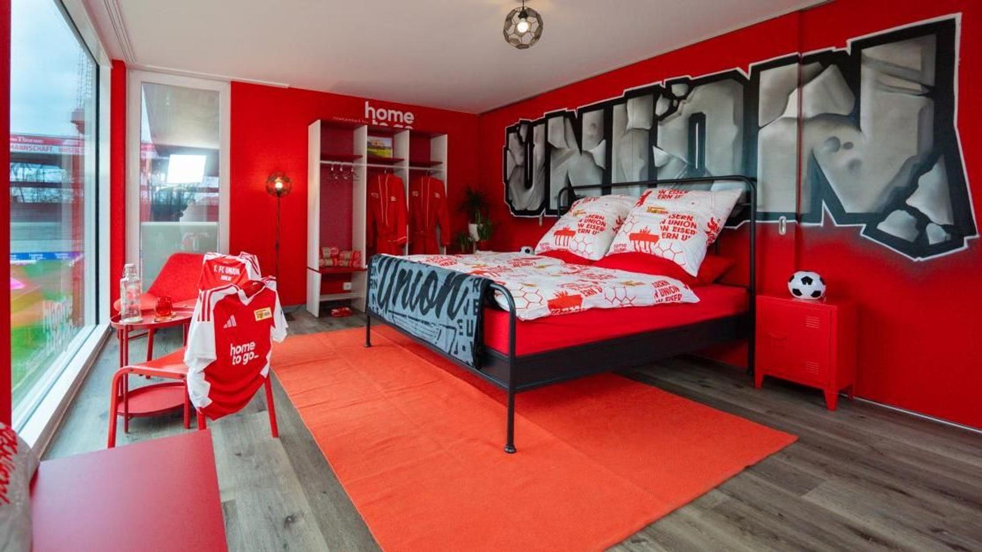 In dieser kleinen, aber feinen Wohnung werden die Fans von Union Berlin im Stadion übernachten.