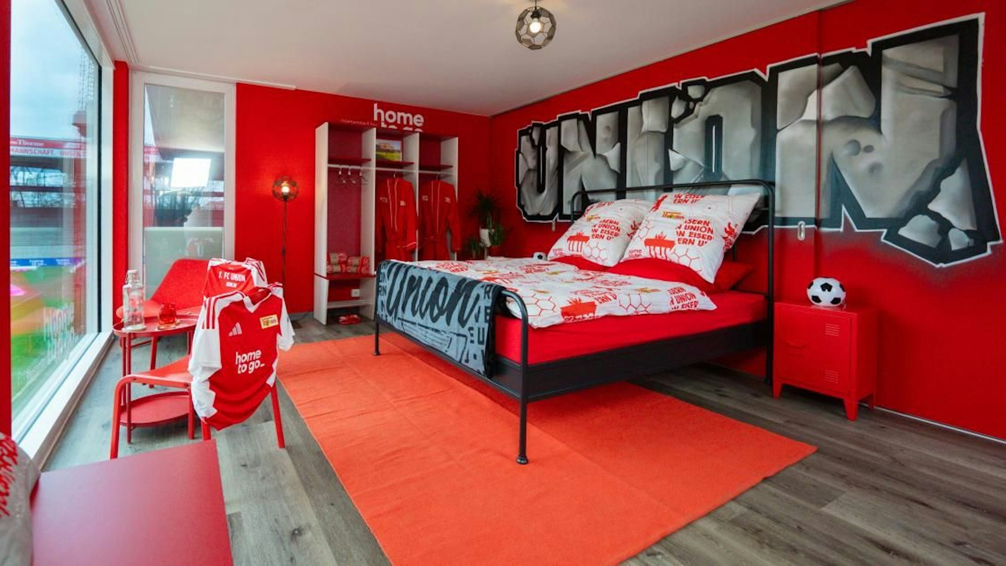 In dieser kleinen, aber feinen Wohnung werden die Fans von Union Berlin im Stadion übernachten.