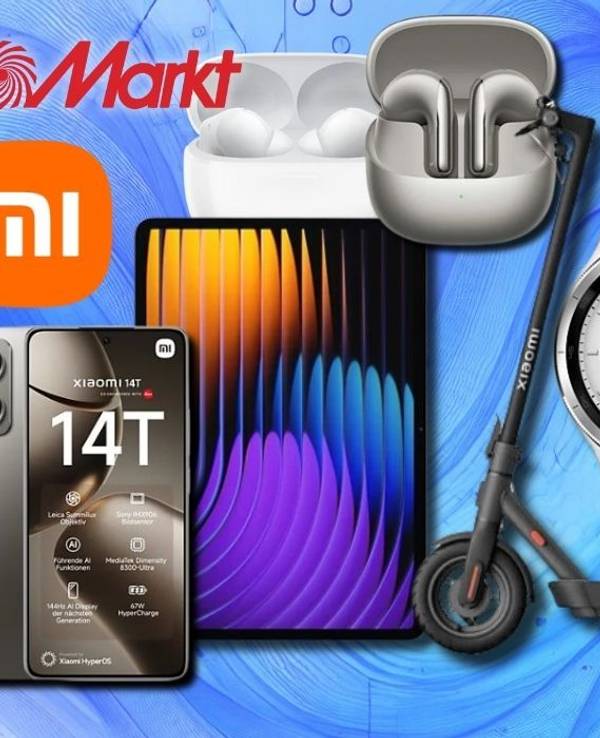 Eine Werbegrafik mit verschiedenen Xiaomi-Produkten, darunter ein Smartphone, Tablet, Kopfhörer, Smartwatch, Staubsauger und E-Scooter, vor einem abstrakten, orangefarbenen Hintergrund mit technischem Design.