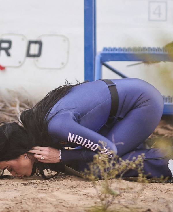 Katy Perry küsst den Boden in Texas.