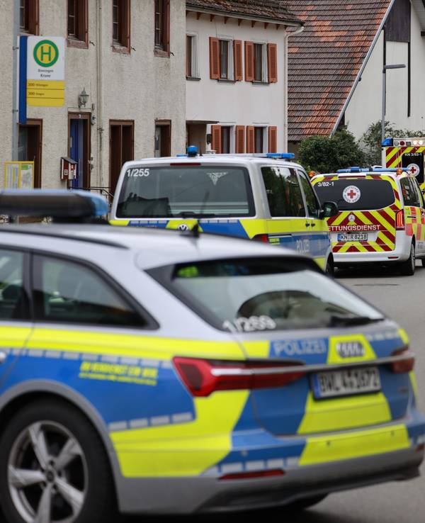 In Hilzingen im Landkreis Konstanz kam es am 16. April 2024 zu einem größeren Polizeieinsatz. Mehrere Streifenwagen, die Kriminalpolizei und der Rettungsdienst waren im Ortsteil Binningen vor Ort.