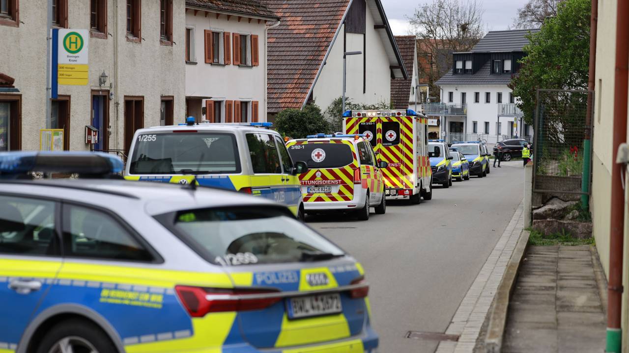 In Hilzingen im Landkreis Konstanz kam es am 16. April 2024 zu einem größeren Polizeieinsatz. Mehrere Streifenwagen, die Kriminalpolizei und der Rettungsdienst waren im Ortsteil Binningen vor Ort.