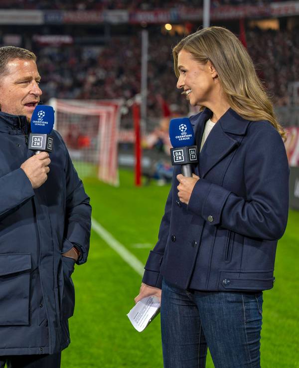 Bayern-Sportvorstand Max Eberl am 17. September 2024 vor dem Champions-League-Spiel gegen Dinamo Zagreb zusammen mit DAZN-Moderatorin Laura Wontorra.