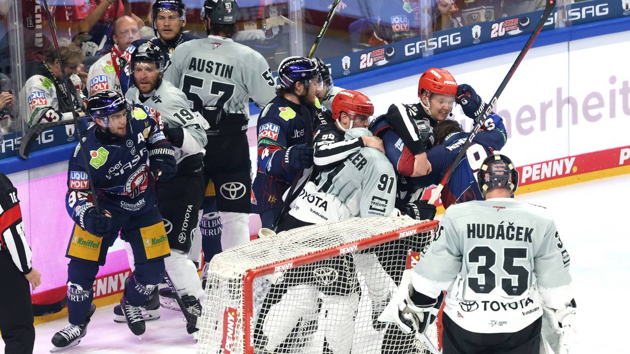 Meinungsverschiedenheiten im Duell zwischen den Eisbären Berlin und den Kölner Haien.