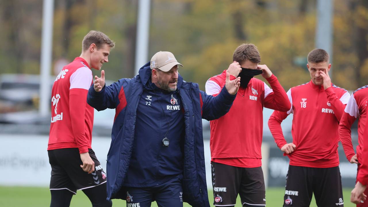 Steffen Baumgart als damaliger FC-Trainer am Geißbockheim.