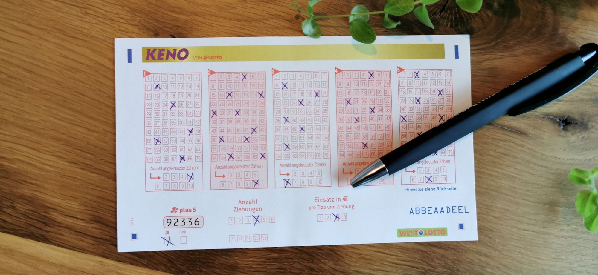 So individuell und flexibel ist kaum eine andere Lotterie: Bei KENO bestimmt jeder Spielteilnehmer Einsatz, Risiko, Chance und Gewinn selbst. Ziehungen gibt es jeden Tag – auch sonntags.