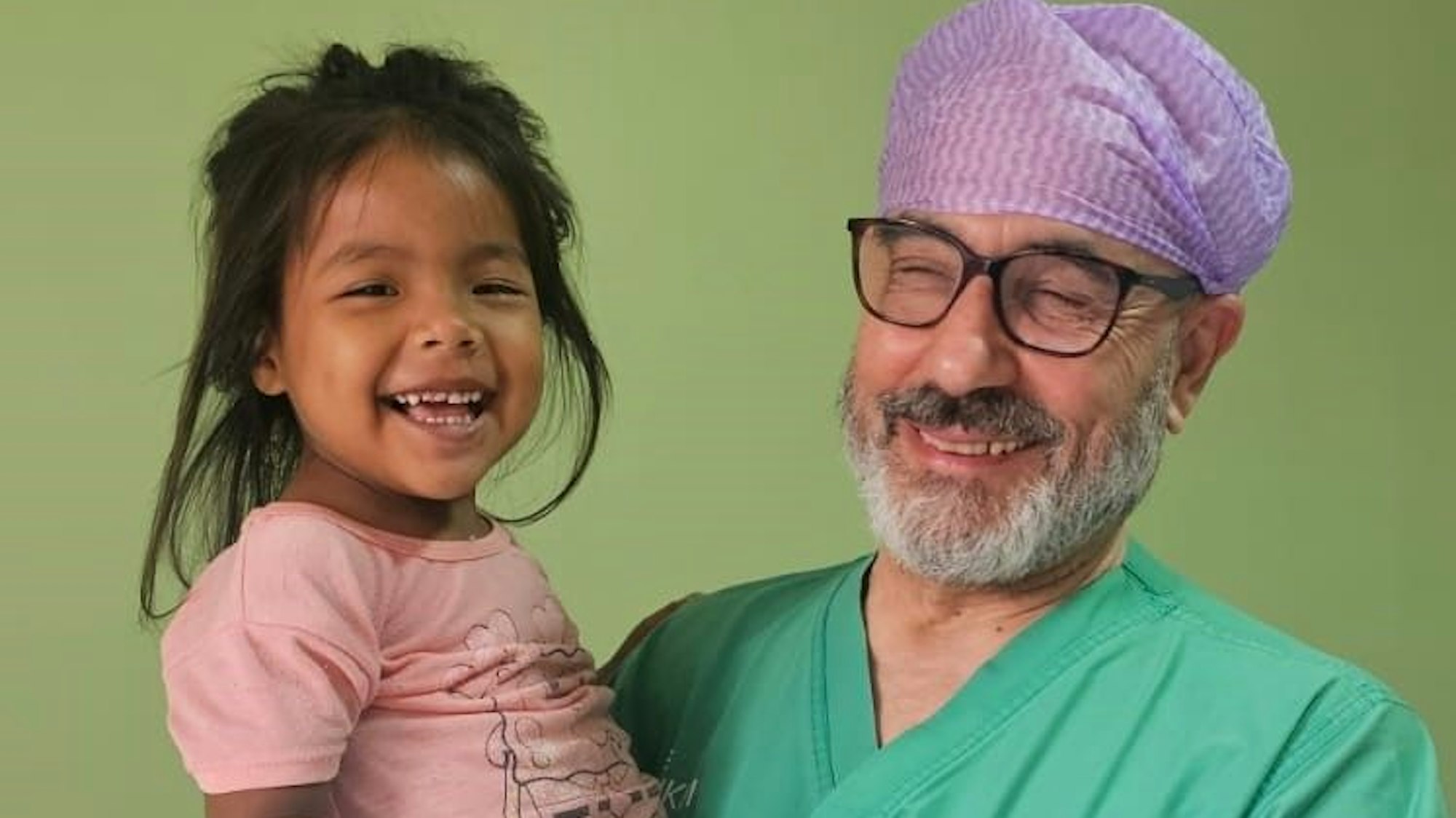 Dr. Ziah Taufig operierte kleines Mädchen in Bolivien